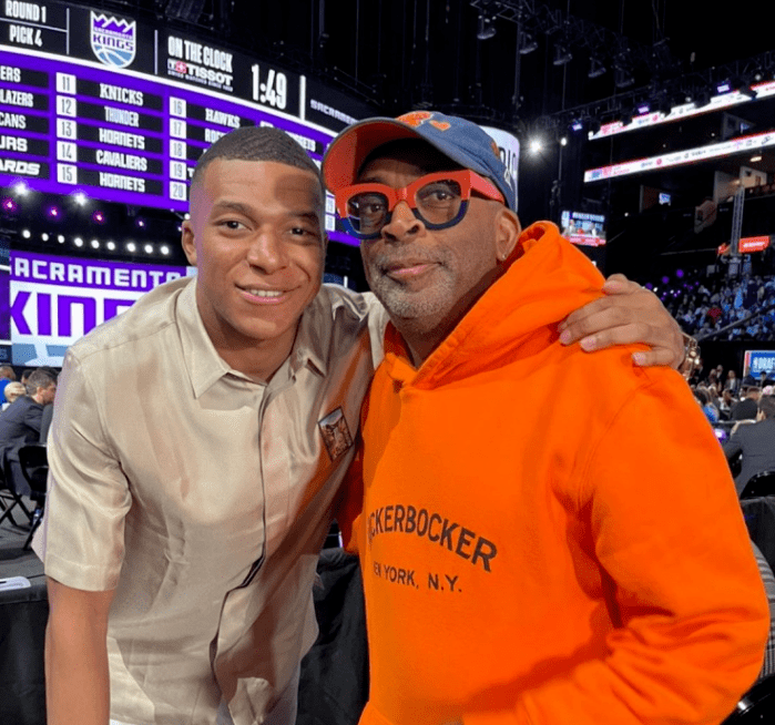 关于姆巴佩意外战胜湖人，比赛规则变更引爆全场！的信息