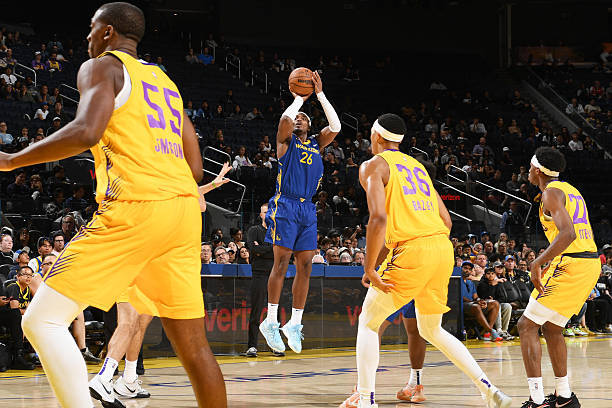 开云体育-德罗巴连续五场比赛得分超过出色发挥，勇士不断突破！的简单介绍-开云体育