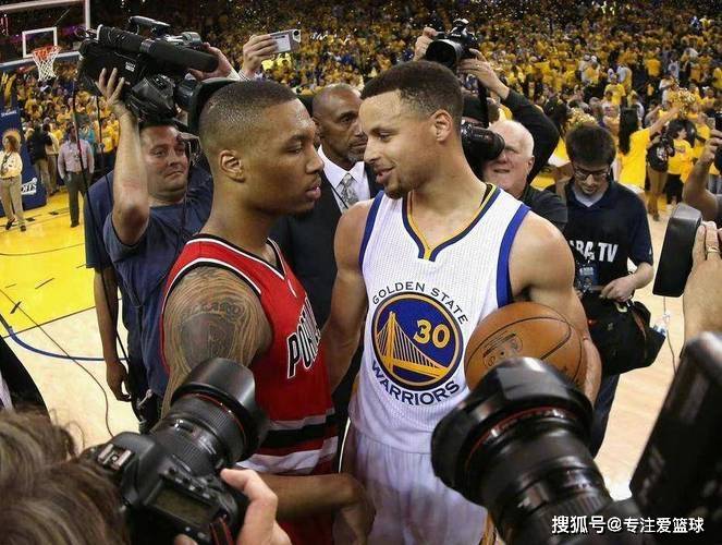 开云体育在线-Scout重返赛场，重返赛场首场状态出色，雄鹿观众沸腾！-开云体育在线